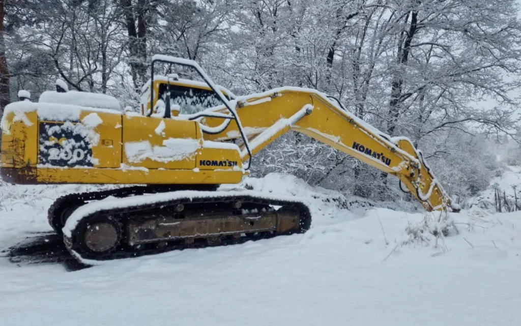 В Брянске работник дорожной организации был травмирован работающим экскаватором
