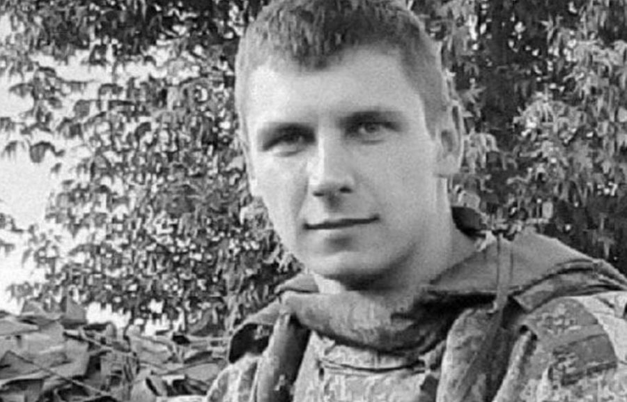 В Красной Горе увековечили память погибшего в ходе СВО военнослужащего Евгения Ядренцева