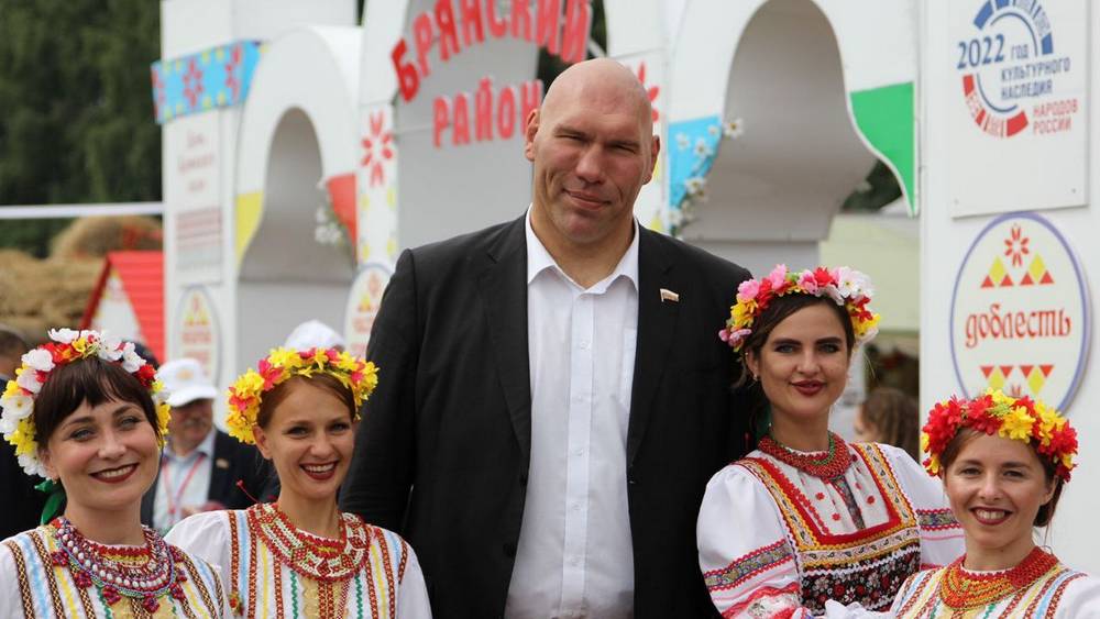 Брянский депутат Валуев призвал россиян еще громче смеяться над западными санкциями