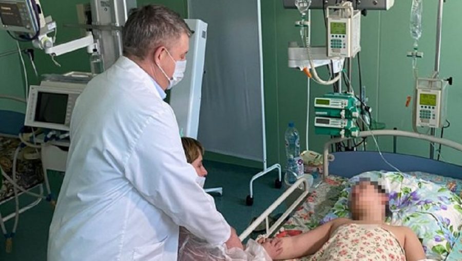Брянский губернатор Богомаз навестил в больнице раненного украинскими боевиками мальчика