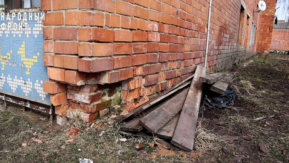 В Клинцах общественники потребовали расселить жильцов трех аварийных домов