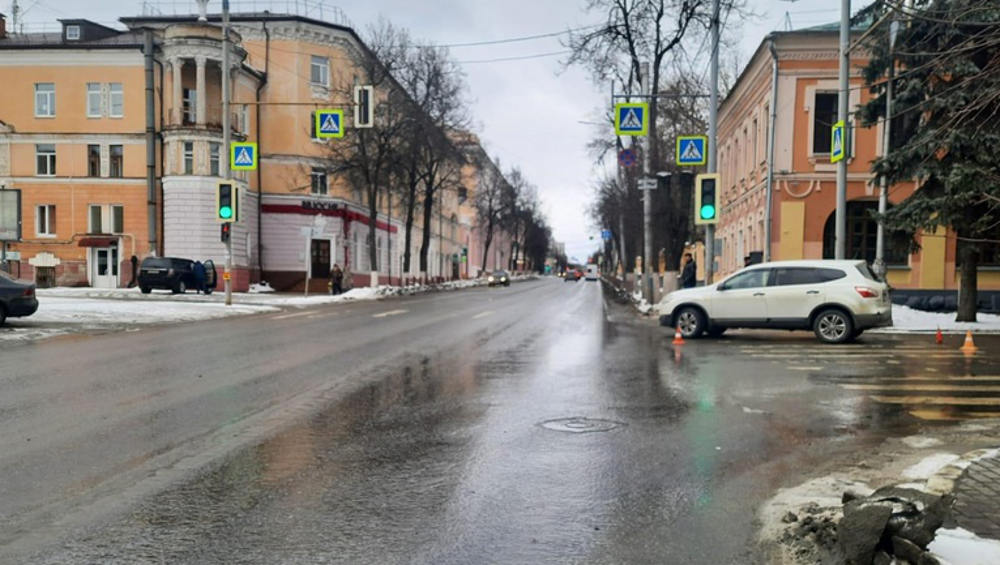 В Брянске автомобилист на улице Фокина сбил на пешеходном переходе 79-летнюю пенсионерку