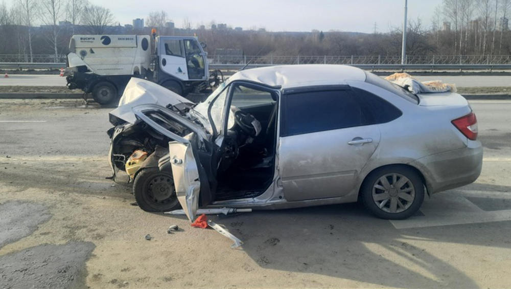 В ДТП возле вокзала Брянск-I сломал ногу 32-летний водитель «Лады Гранты»