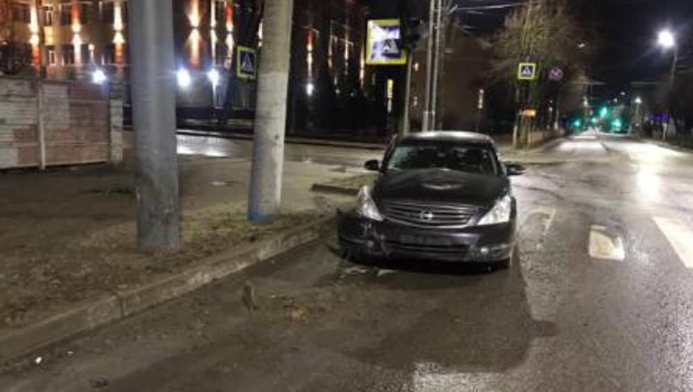 В Брянске пьяный автомобилист на улице Фокина врезался в столб