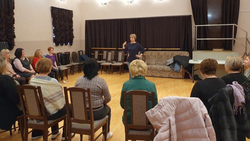 Актриса Брянского драмтеатра провела мастер-классы для работников загсов