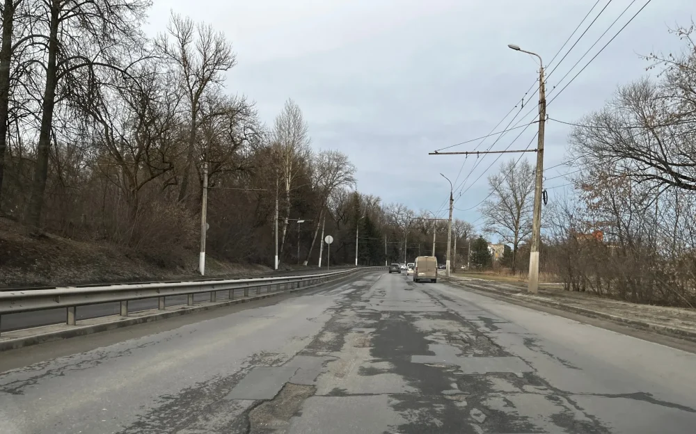 Состояние брянских дорог после зимы привело отдельных водителей в замешательство