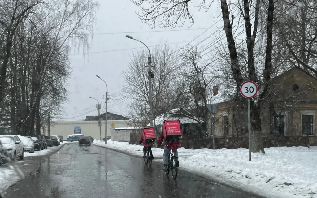 Состояние брянских дорог после зимы привело отдельных водителей в замешательство