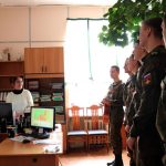 Брянские курсанты Военного учебного центра БГИТУ оригинально поздравили женщин с 8 Марта