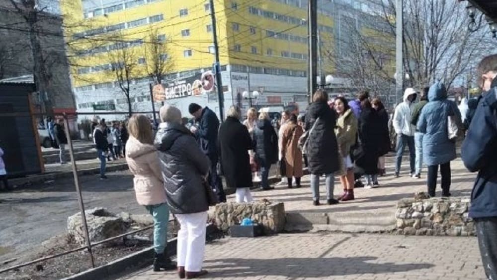 В Брянске днём 21 марта эвакуировали людей из ТРЦ «Мельница»