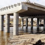 Разлив вынудил строителей Славянского моста в Брянске вывести технику из русла реки