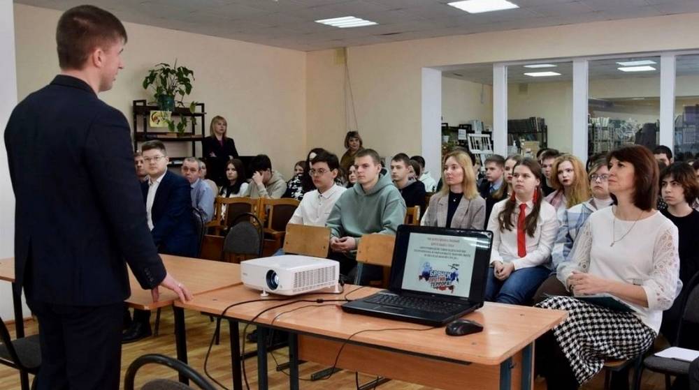 В Карачеве состоялся круглый стол на тему «Противодействие идеологии терроризма в образовательной сфере и молодежной среде»