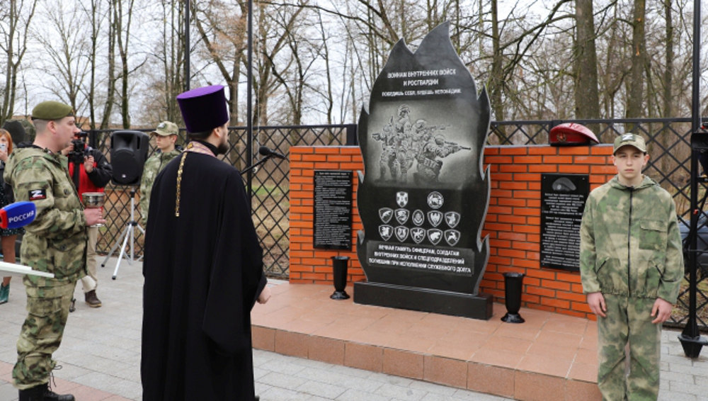 В Клинцах открыли монумент в честь воинов внутренних войск, Росгвардии и спецназа