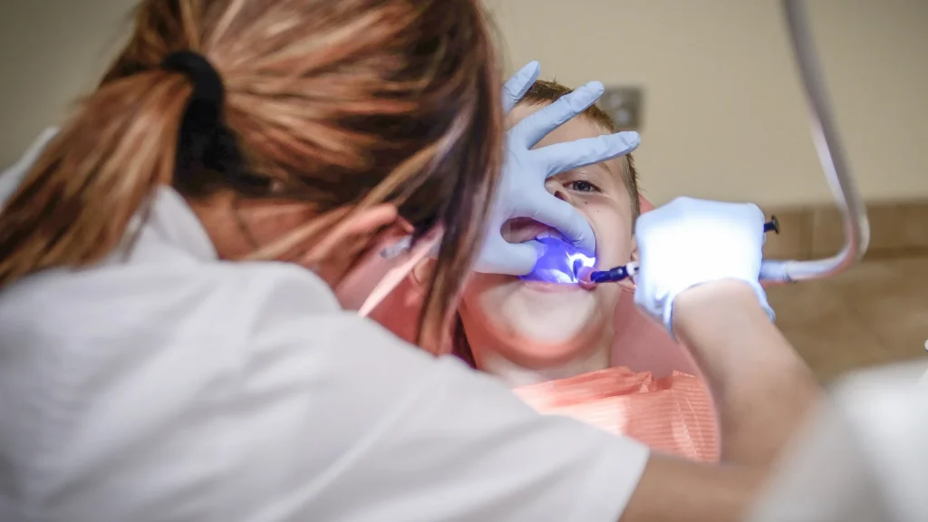 Как правильно подготовить ребенка к визиту стоматолога