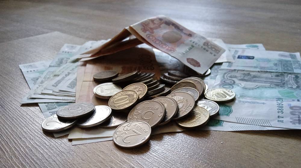 Среднемесячная зарплата в Брянской области в январе 2023 года увеличилась до 42457,4 рубля
