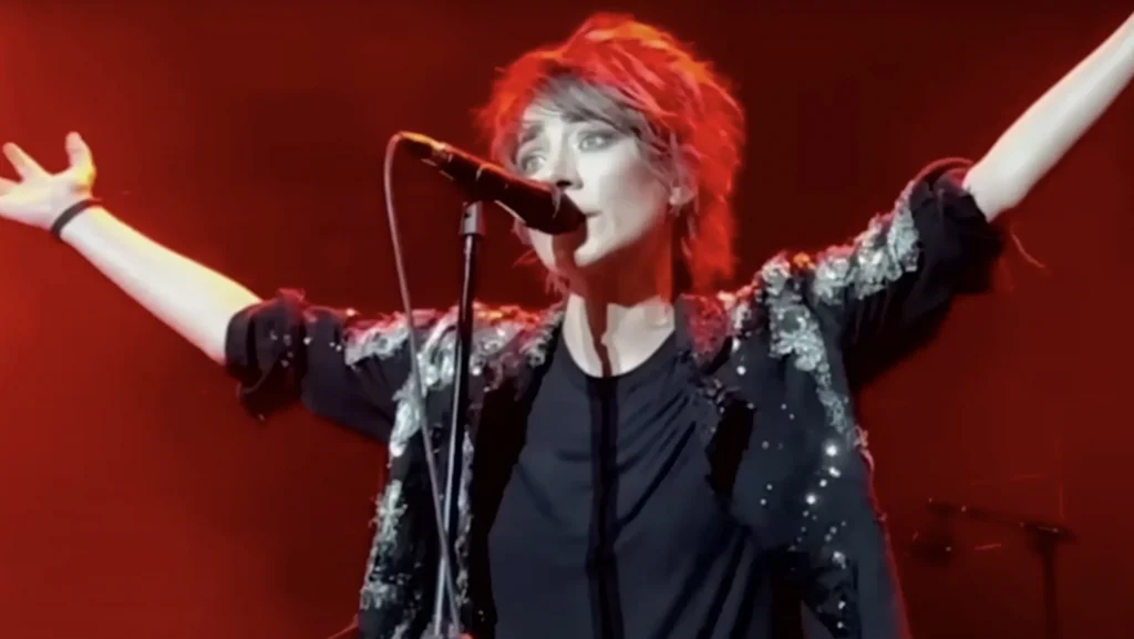 Иноагент Земфира из-за скандальной песни о России может быть лишена имущества