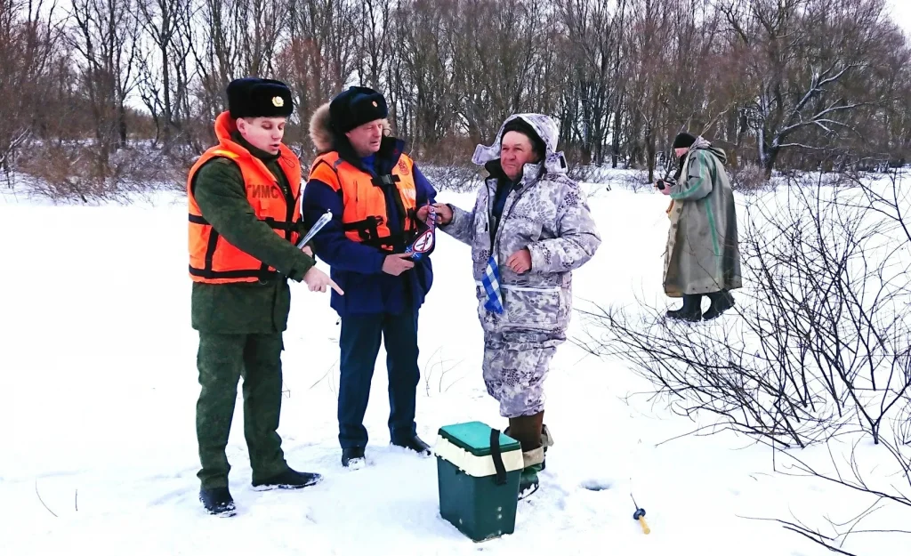 Сотрудники СУ СК России по Брянской области развеселили рыбаков Трубчевска