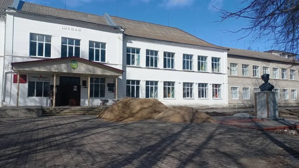В Жуковке Брянской области начался капитальный ремонт старейшей школы № 1