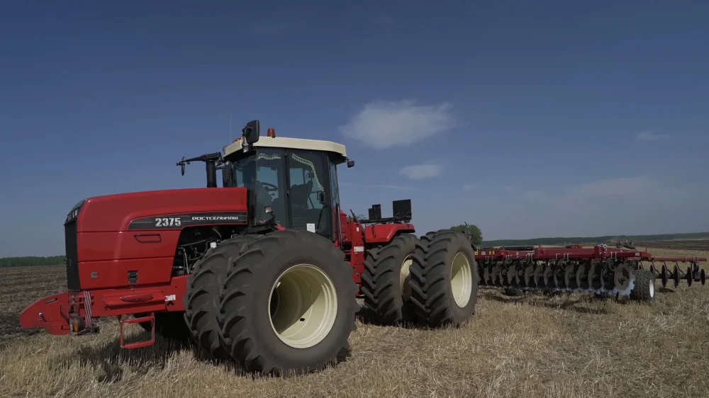 «Один в поле»: брянские фермеры отдали предпочтение мощным тракторам Ростсельмаш