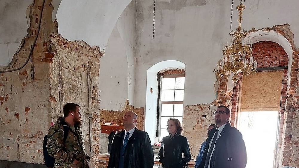 Брянские чиновники проверили реставрацию церкви и Дома архитектора в Брасовском районе
