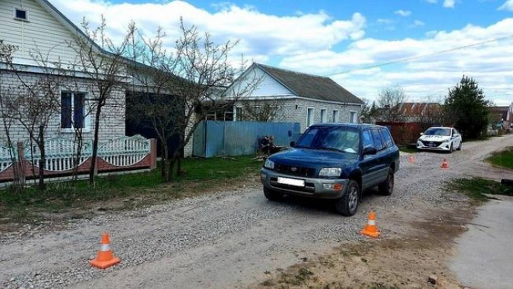 В Карачеве попал под автомобиль и получил тяжелые травмы 5-летний мальчик