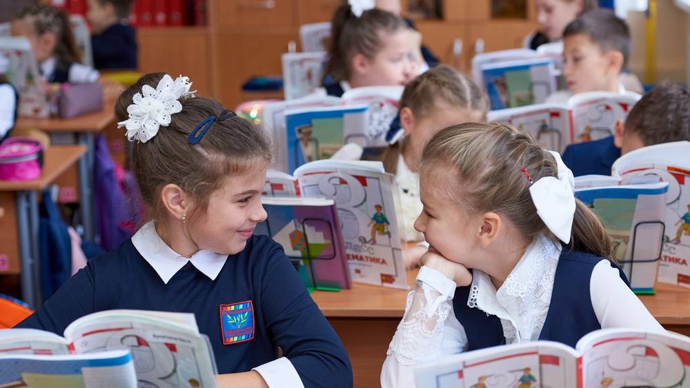 В Брянской области началась запись детей в первые классы школ