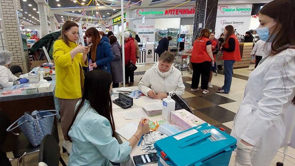 Жители Брянска получили возможность бесплатно проверить здоровье в торговых центрах
