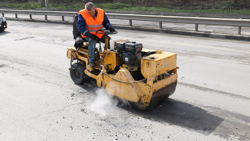 Брянский губернатор Богомаз потребовал завершить ямочный ремонт дорог к 1 мая