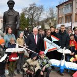 В День космонавтики в Брянске на бульваре Гагарина прошел торжественный митинг