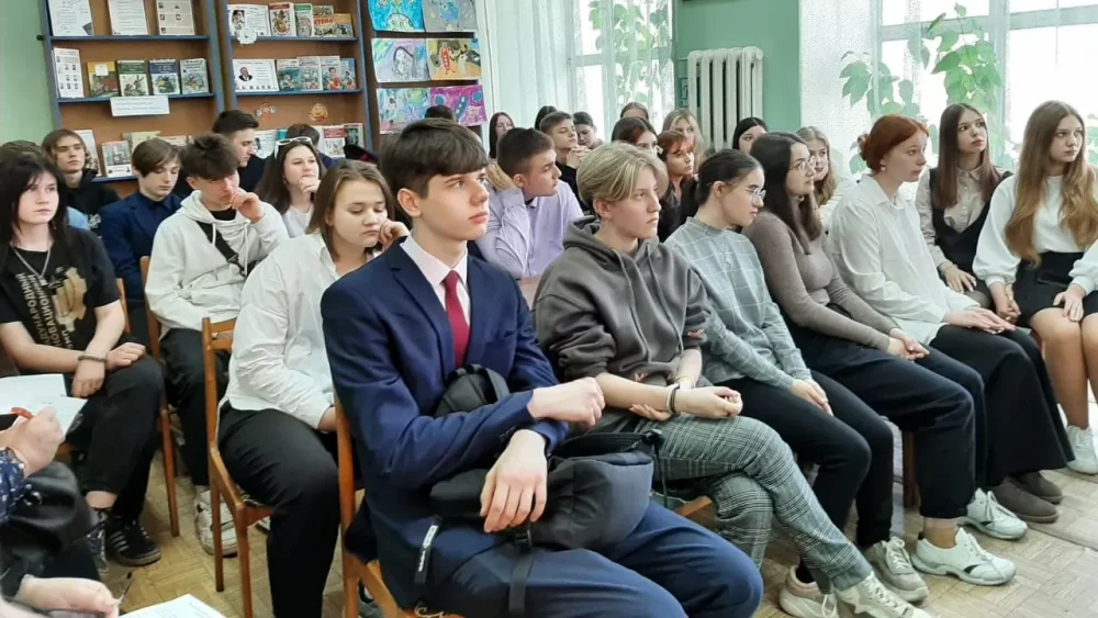 В детской библиотеке № 3 Брянска доцент БГИТУ рассказал школьникам о брянских писателях