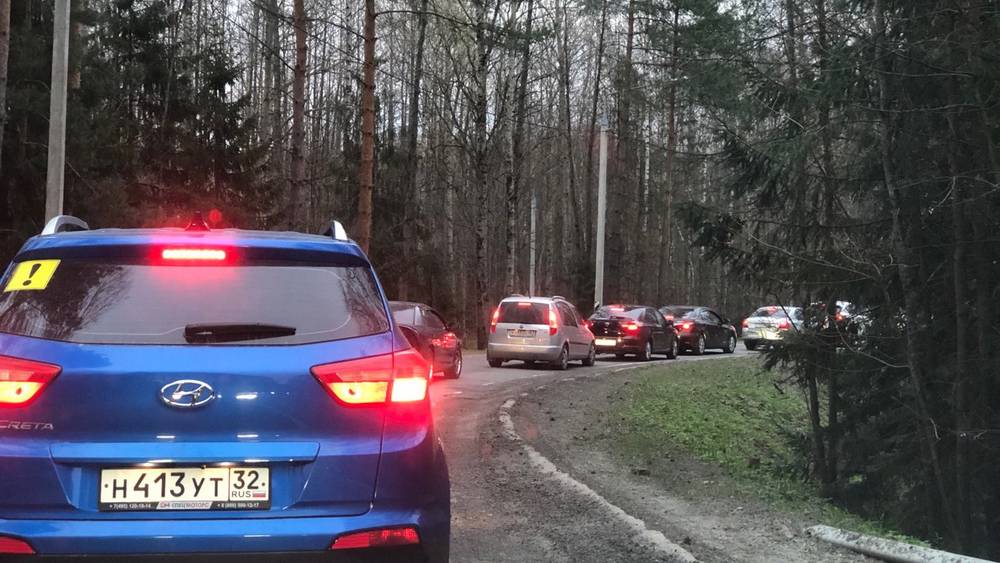 Вечером в Брянском районе после празднования Пасхи возникла 15-километровая пробка