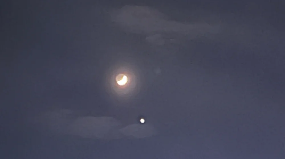 Жители Брянска смогли увидеть соединение Луны и Венеры