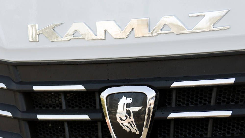 С брянского автоцентра потребовали 140 тысяч рублей за использование знака «КамАЗ»