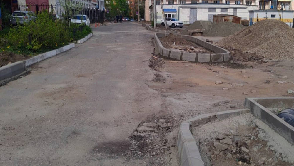 В Советском районе Брянска ремонт дороги на улице Любезного начали с тротуаров