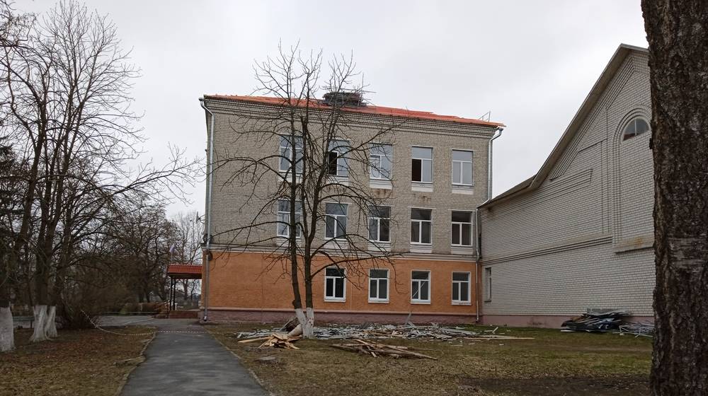 В поселке Локоть Брасовского района приступили к капитальному ремонту школы №1