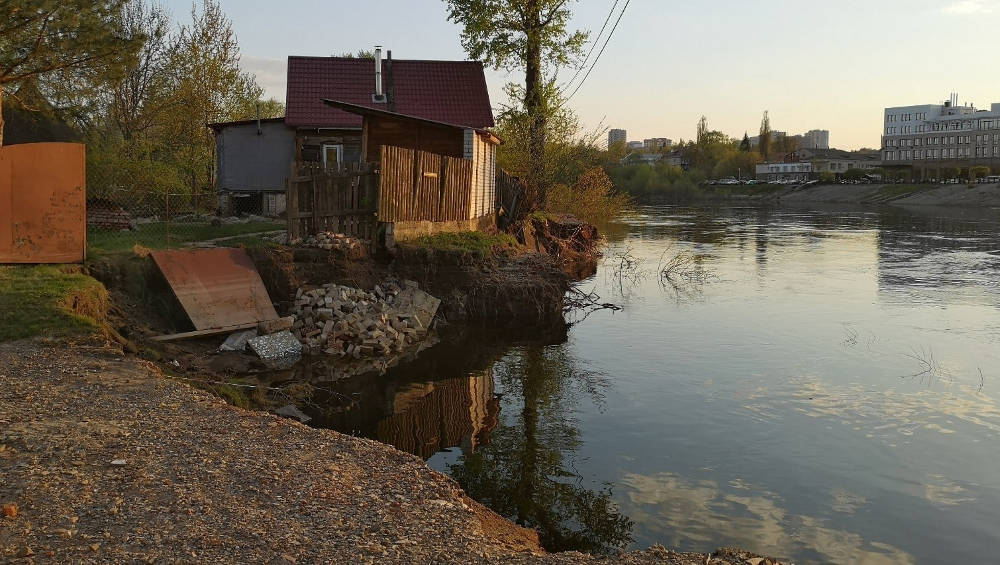 В Брянске паводок уничтожил дорогу на улице Нижне-Заречной