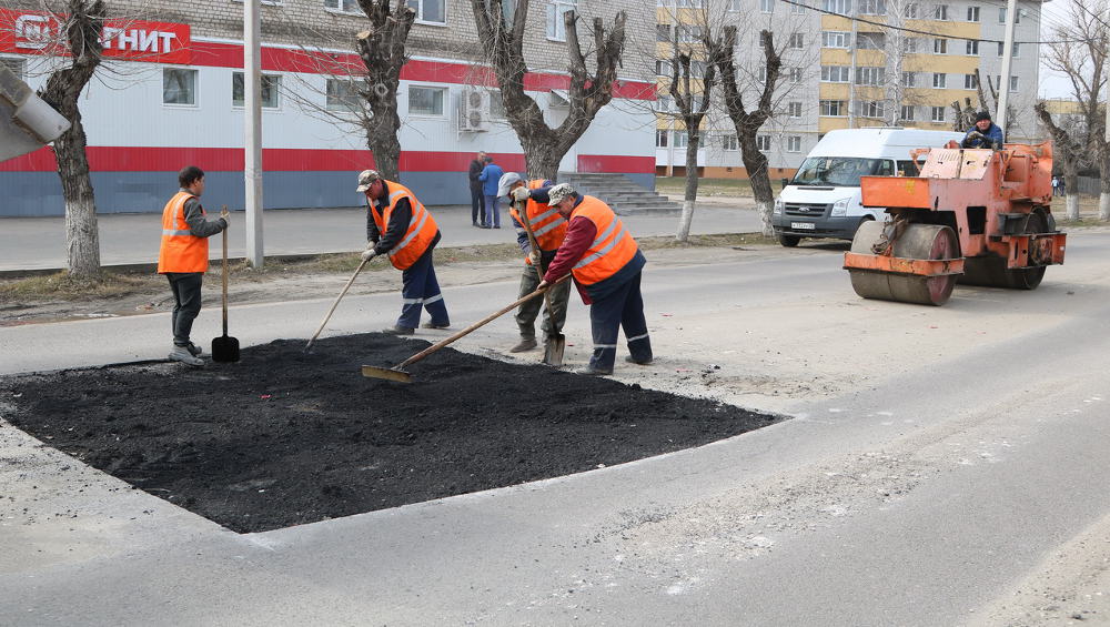 Власти Брянска потребовали от подрядчиков к 20 апреля закончить гарантийный ремонт дорог