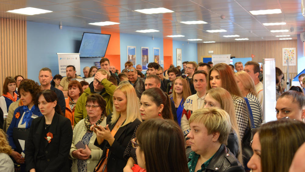 В Брянске на всероссийской ярмарке трудоустройства представили более 1300 вакансий