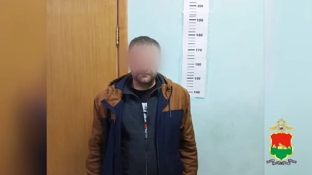 В Брянске у 40-летнего воронежского наркосбытчика изъяли 1 кг солей и мефедрона