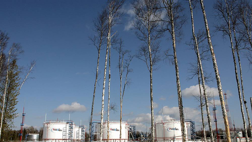 Об обстреле нефтеналивного терминала в Брянской области сообщила компания «РуссНефть»