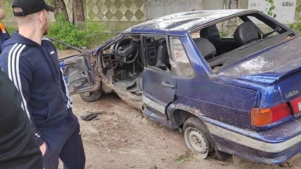 В городе Дятькове Брянской области 41-летний водитель ВАЗ врезался в дерево и погиб