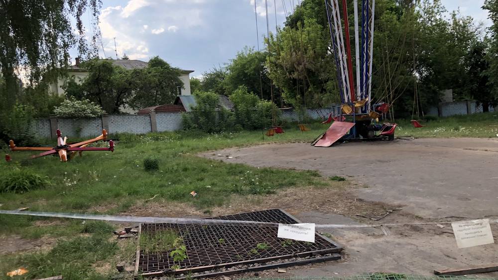 Часть Майского парка Брянска превратилась в пространство мрачной разрухи