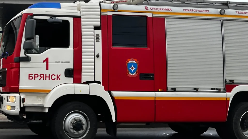 В Бежицком районе Брянска спасатели потушили пожар в подвале дома на улице Ульянова