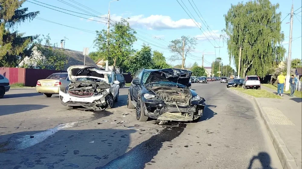 В ГИБДД сообщили об аварии с участием двух кроссоверов в Советском районе Брянска