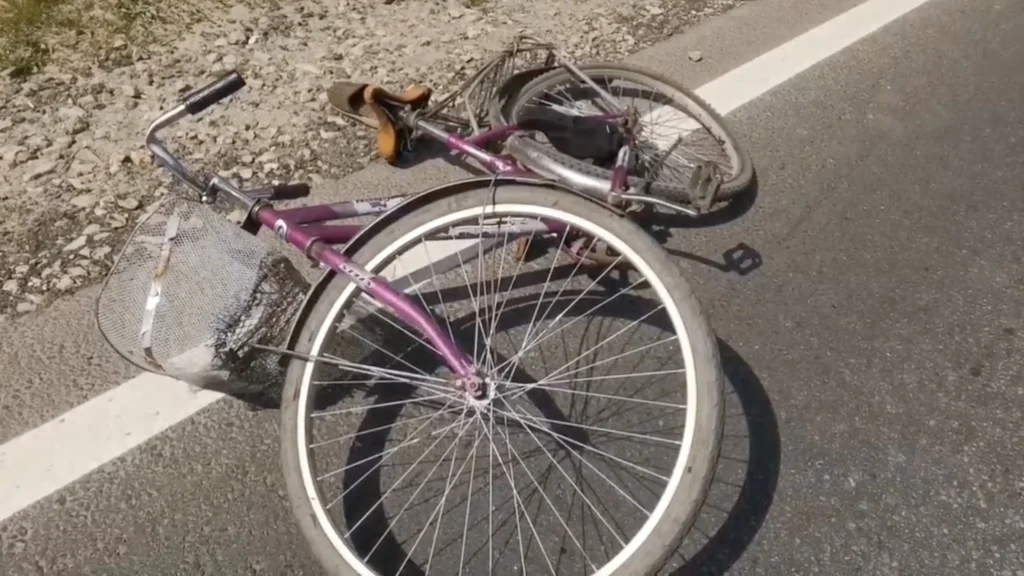В Брянске на улице Делегатской водитель Mitsubishi разбил голову 60-летнему велосипедисту