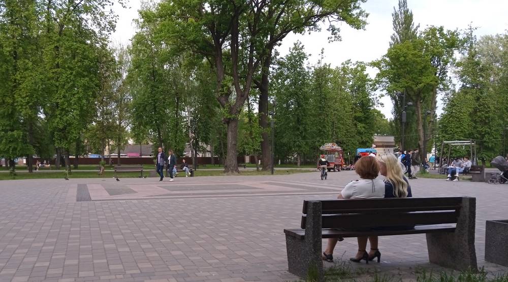 Неработающий фонтан в Майском парке Брянска превратился в унылую площадку
