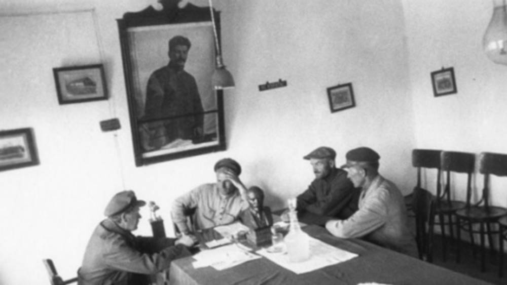 Брянский писатель Николай Исаков представил книгу о родной деревне довоенного времени
