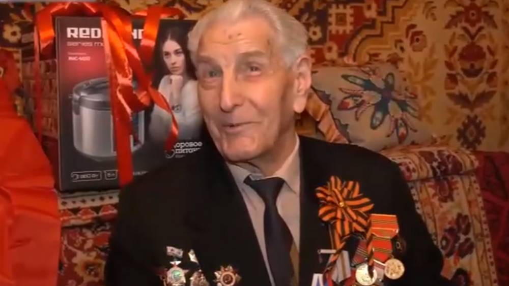 В Донецке поздравили уроженца Брянской области 99-летнего фронтовика Василия Брешкова