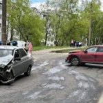 В Брянске в ДТП с 2 легковыми автомобилями на улице Федюнинского пострадали три человека