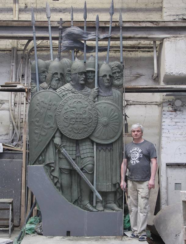 Сегодня талантливому брянскому скульптору Александру Ромашевскому исполнилось 62 года