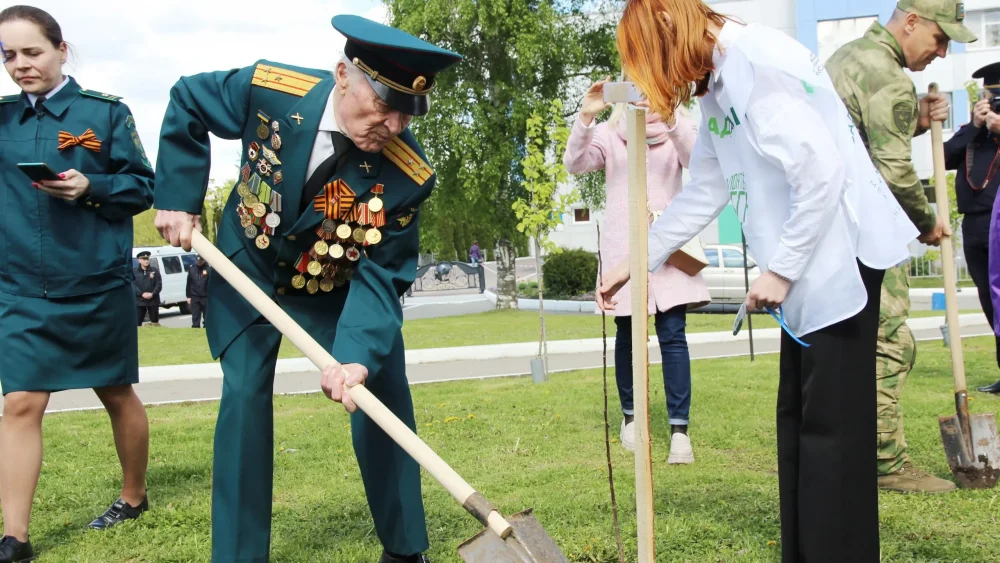 В Брянске 5 мая прошла международная патриотическая акция «Сад Памяти»